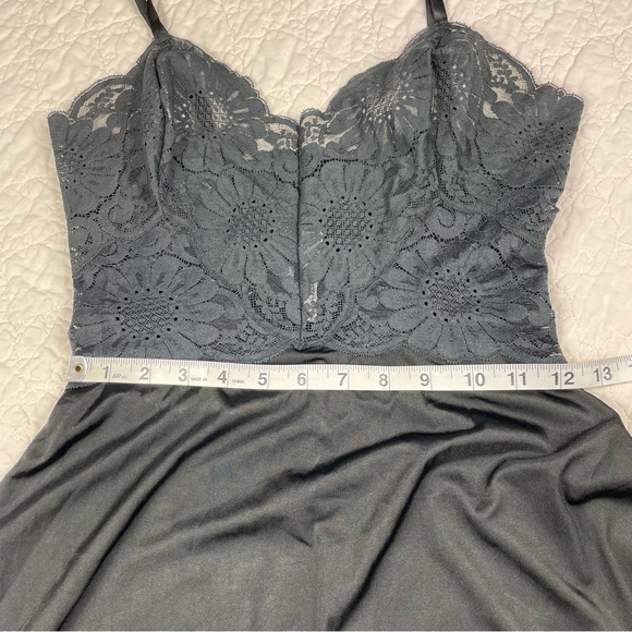 🔥Vintage Fernando Sanchez Silk Blend Nightgown Lace Bodice Full Length Sz S/M - Picture 13 of 14